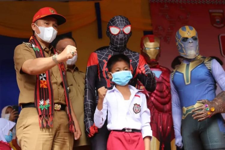Bupati Parosil Mabsus Launching Vaksinasi Anak di Lambar. Humas Lambar